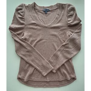Democracy Ribbed V-Neck Long Sleeve Puff Shoulder Top - Pink Mauve, Size M